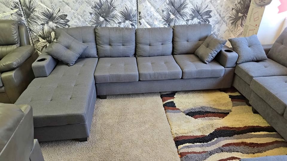 Brand new on clearance Gray sectional for sale🥕