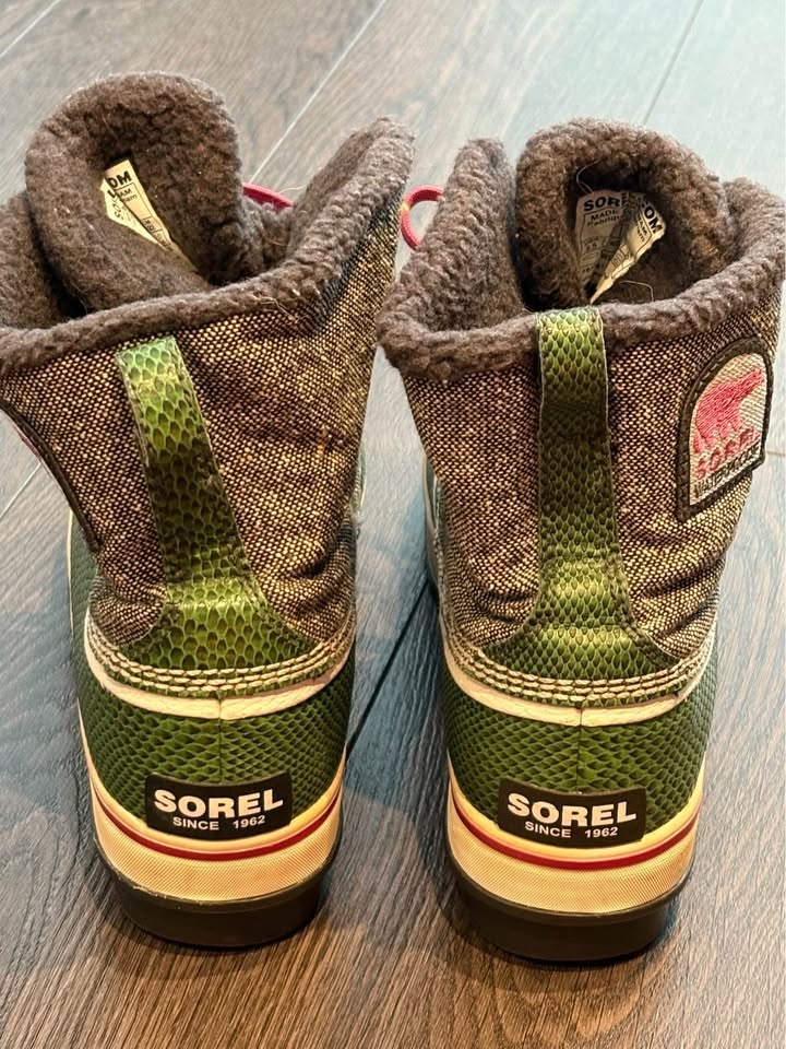 Women’s Kids Sorel Boots Size 5.5 - photo 4