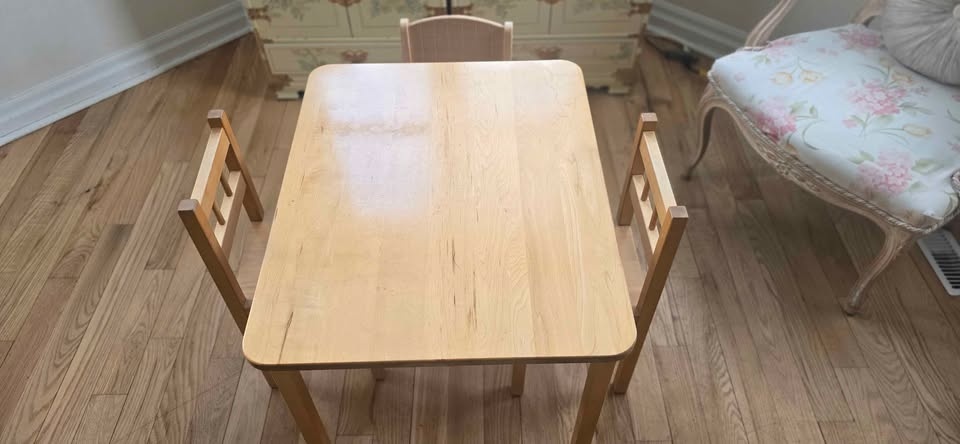 Wooden table made in Canada for kids - photo 2