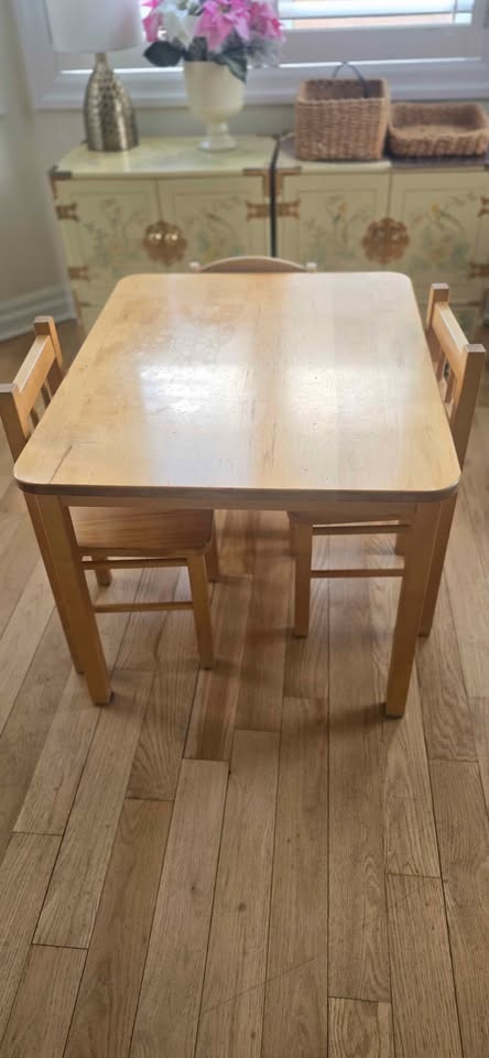 Wooden table made in Canada for kids - photo 4