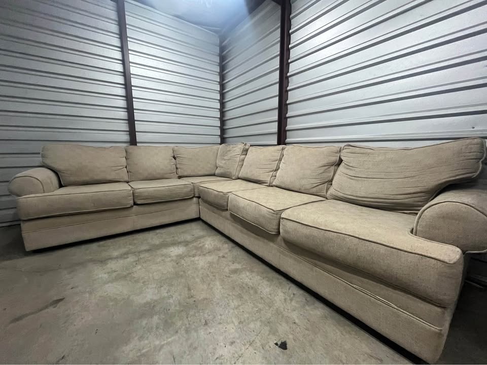 Large light beige sectional - photo 2