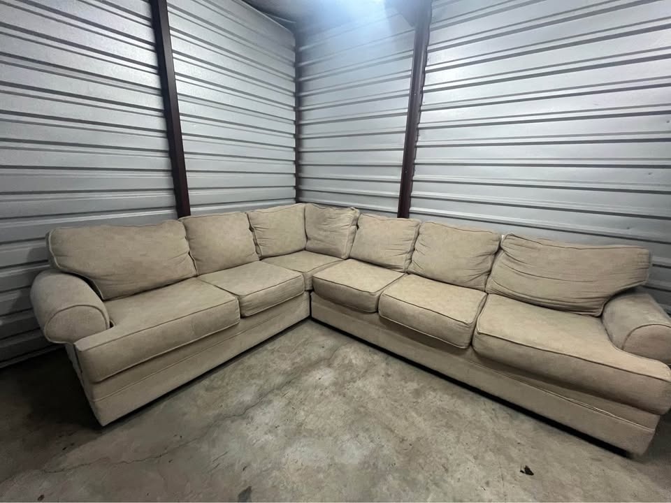 Large light beige sectional - photo 4