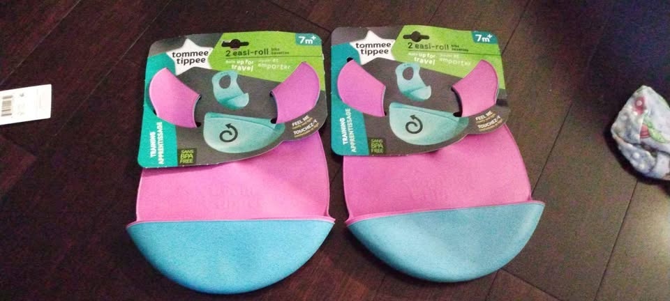 Brand New Tommee Tippee 2-pack Baby Roll Up Bibs
