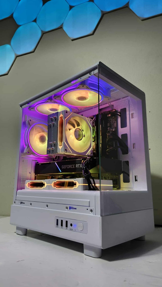 White Gaming PC | i7 9700F / RTX 2080 / 16GB RAM / 1TB SSD