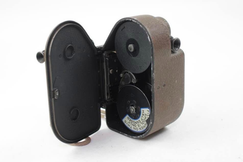 Revere Eight Cine Camera - photo 3