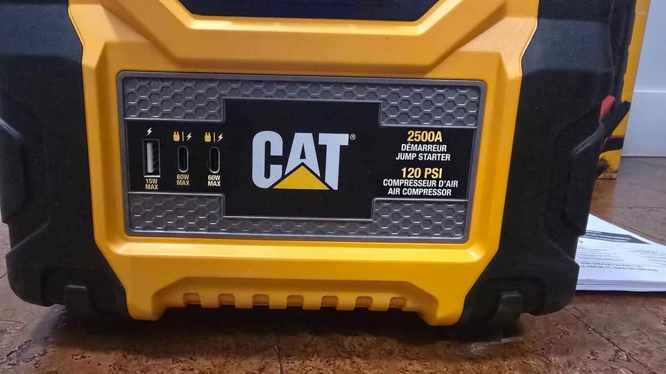 CAT 4 in 1 Jump Starter/Tire Inflator/Light/Power Bank - photo 3