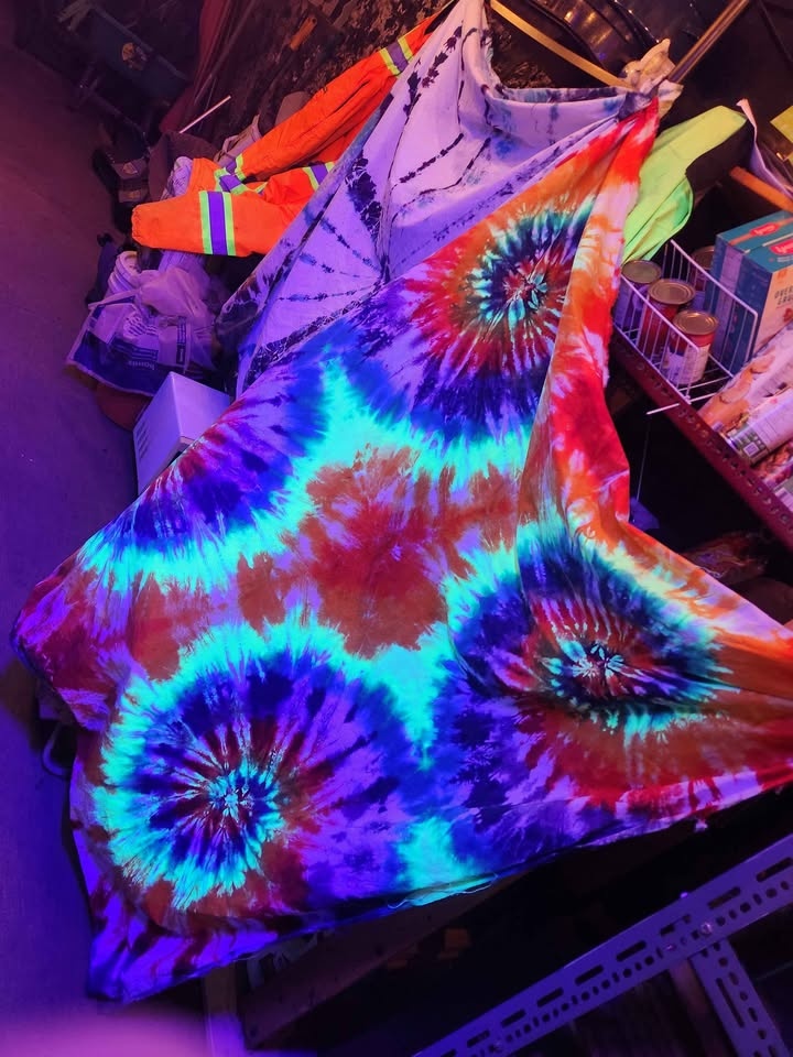 Tie dye tapestries/blankets/throws - photo 3