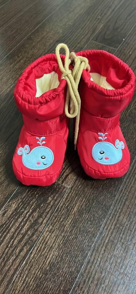 6-12M Brand New Snow Boots