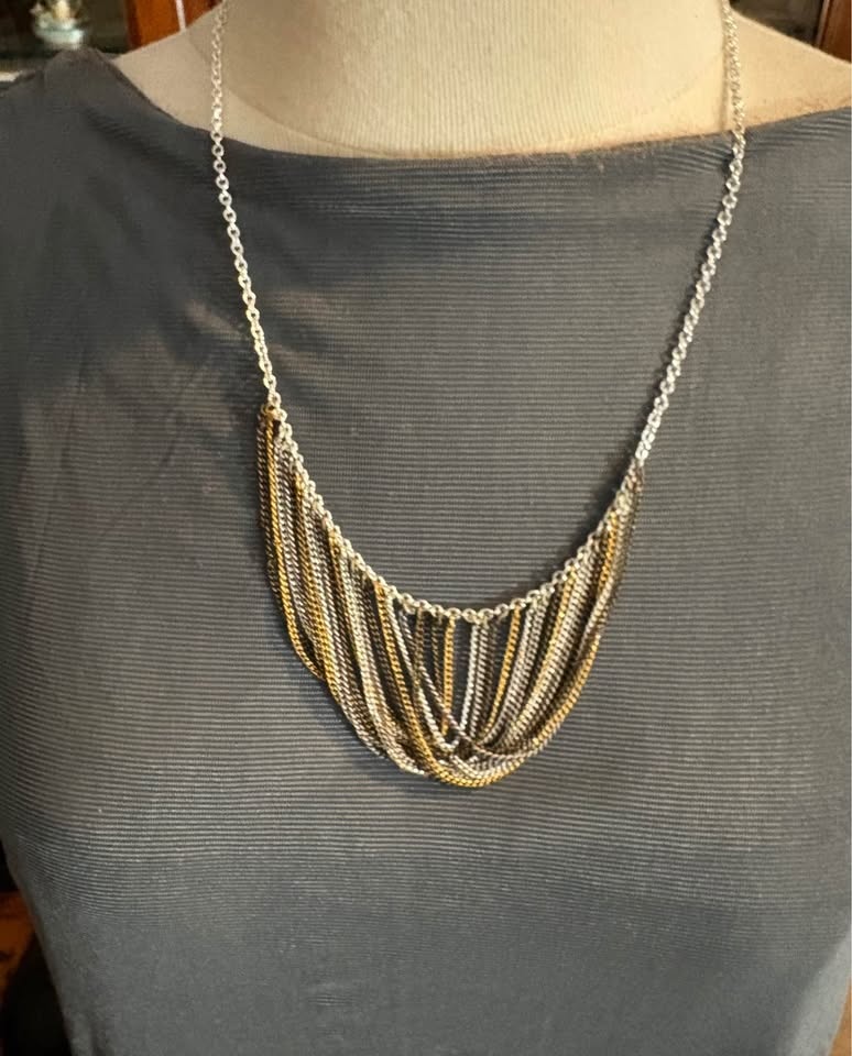 AVON Vintage Fringe Benefits Draped Chain Necklace - photo 2