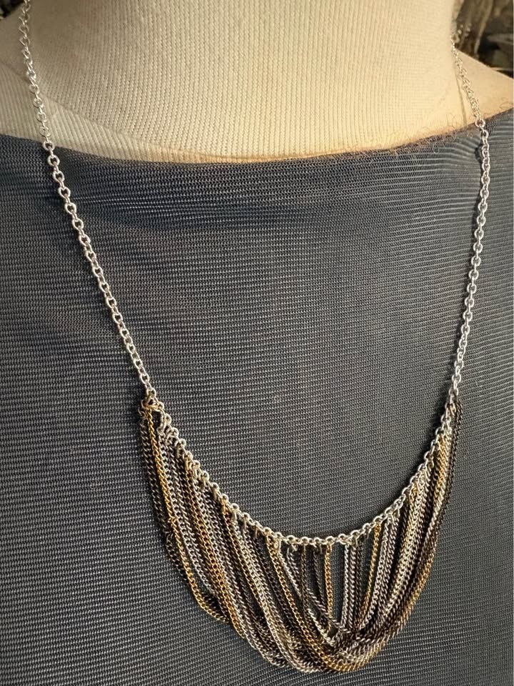 AVON Vintage Fringe Benefits Draped Chain Necklace - photo 3