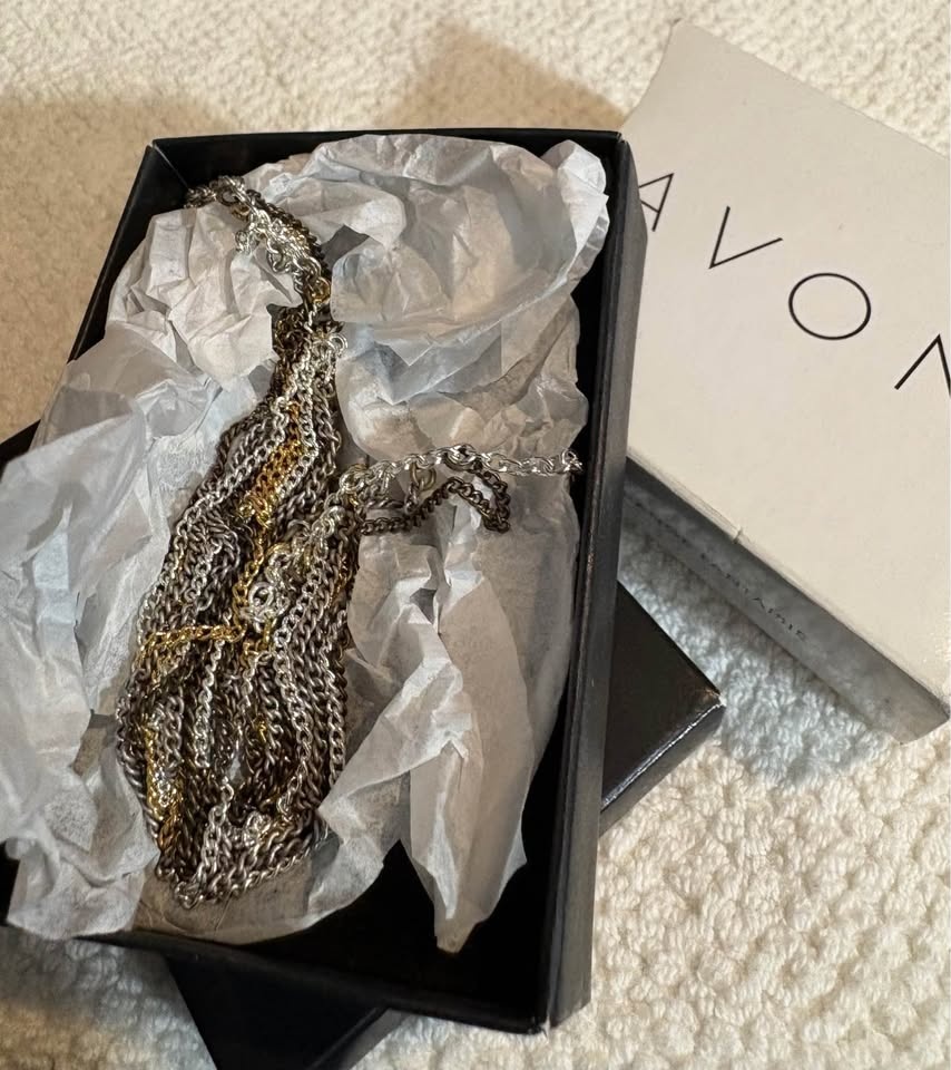 AVON Vintage Fringe Benefits Draped Chain Necklace - photo 4