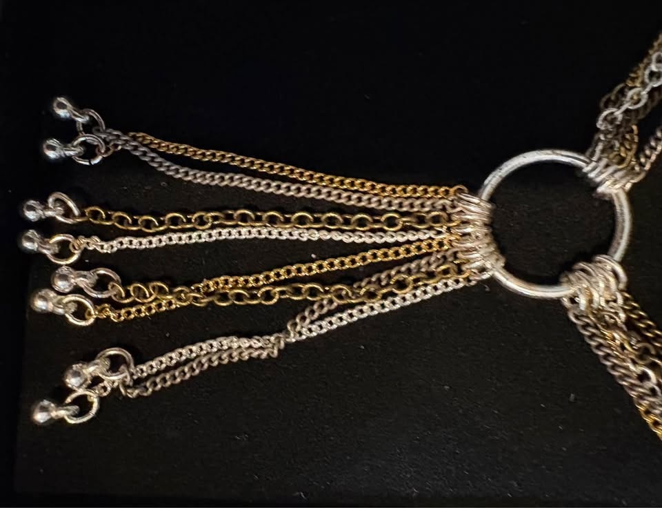 AVON Vintage Fringe Benefits Y Chain Necklace - photo 2