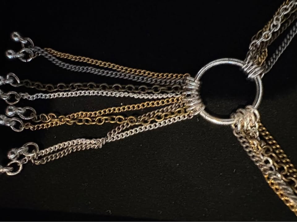 AVON Vintage Fringe Benefits Y Chain Necklace - photo 3