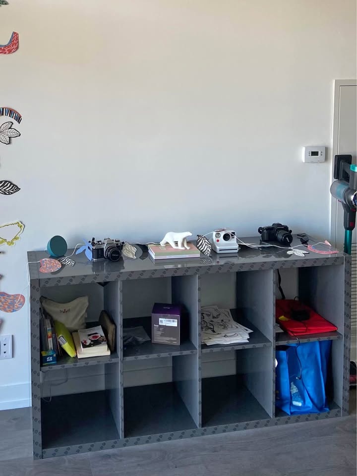 IKEA KALLAX 2x4 Shelf Unit (8 Cubes)