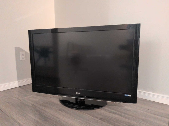 42" LG LCD HDTV (Full HD 1080p)