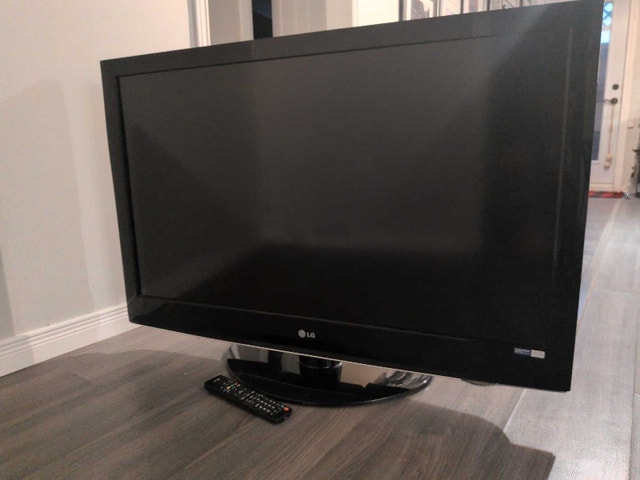 42" LG LCD HDTV (Full HD 1080p) - photo 2