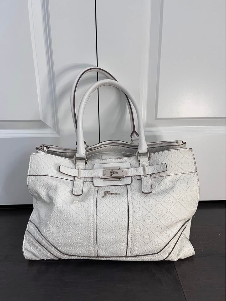 White Guess Purse READ DESCRIPTION!
