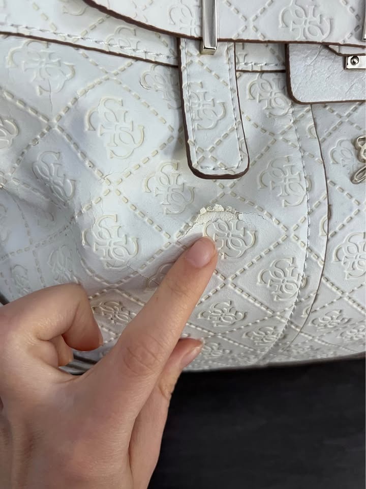 White Guess Purse READ DESCRIPTION! - photo 2