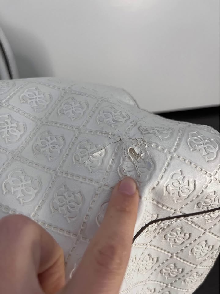 White Guess Purse READ DESCRIPTION! - photo 4