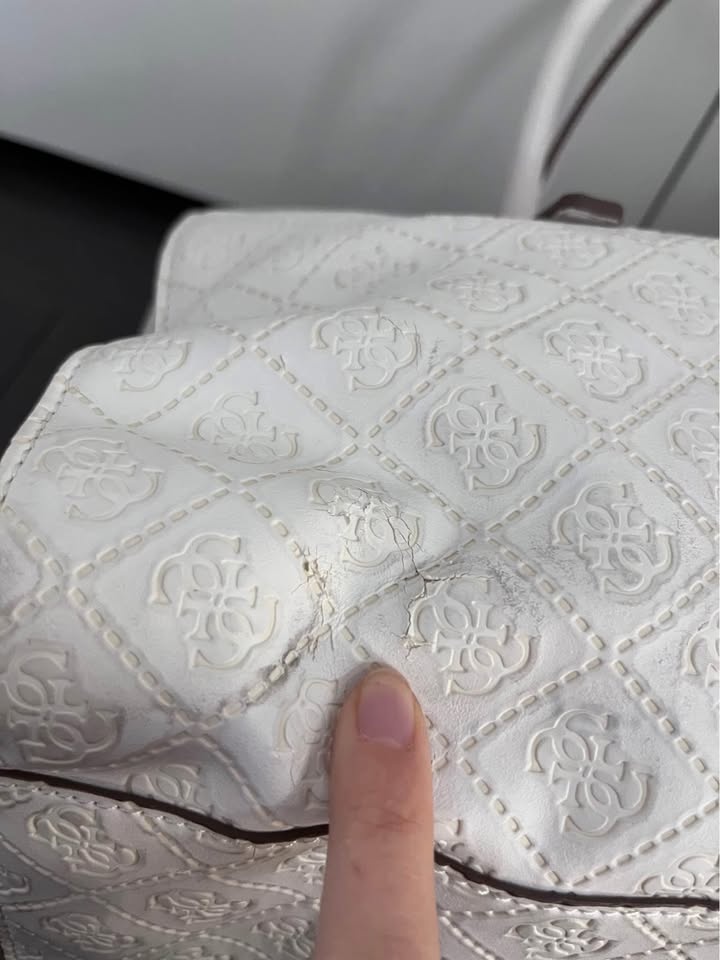 White Guess Purse READ DESCRIPTION! - photo 5