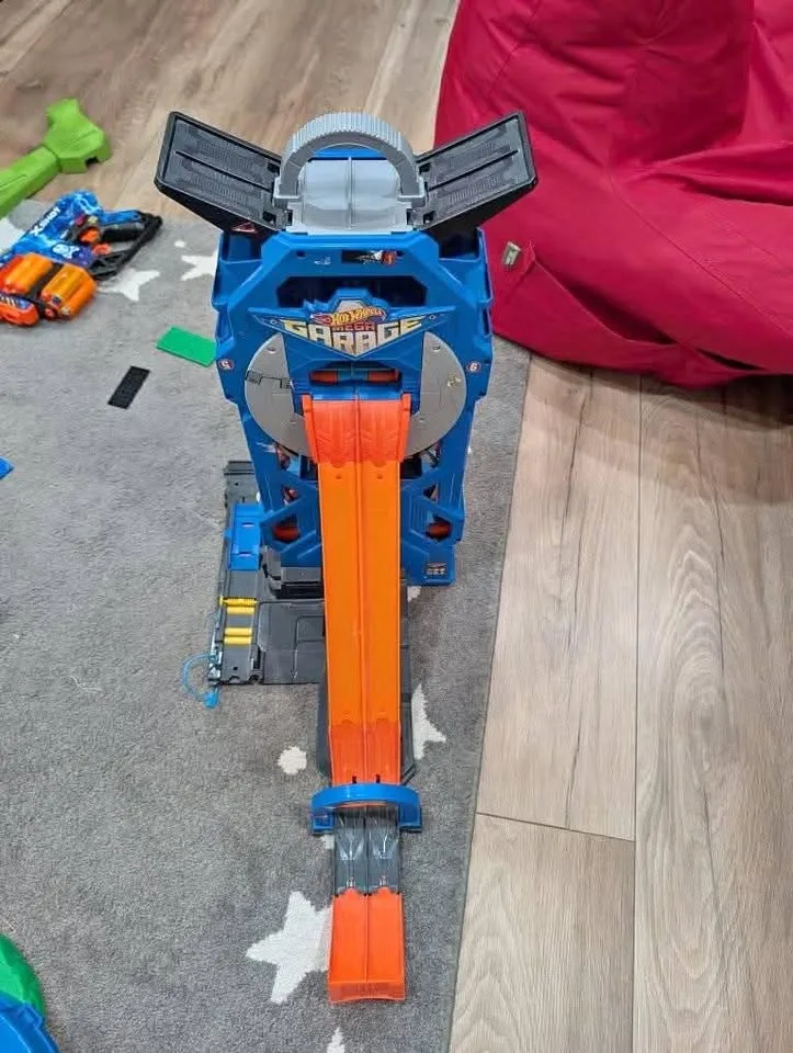 Hot Wheels Garage thumbnail