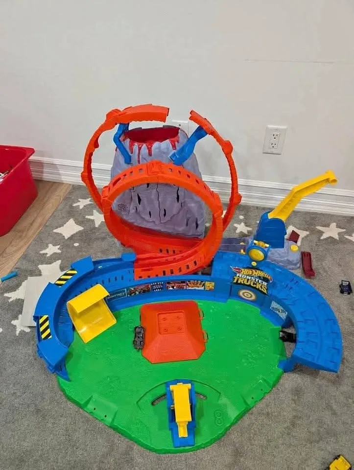 Hot Wheels Monster Truck Track thumbnail