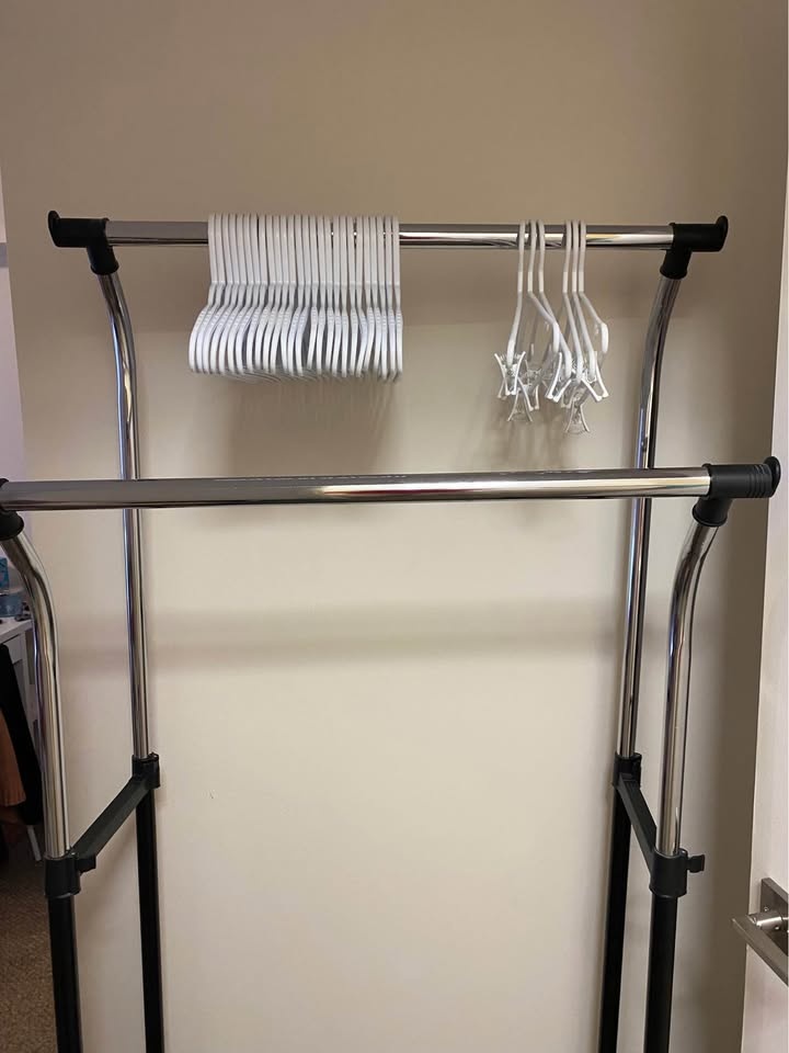 Clothes rack + free hangers - photo 2