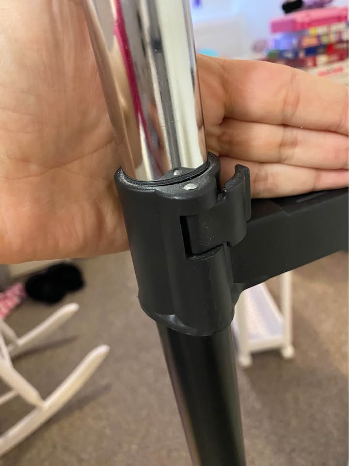 Clothes rack + free hangers - photo 4