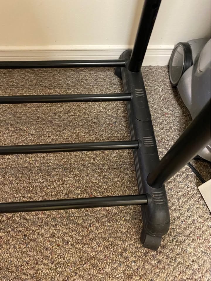 Clothes rack + free hangers - photo 5