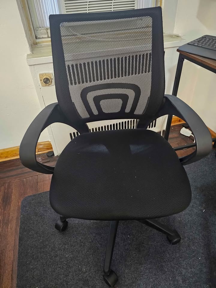 MOVE OUT SALE ‼️ Adjustable Office Chair