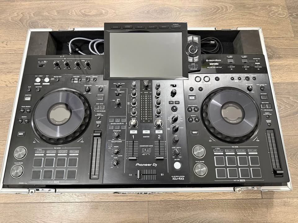 Pioneer XDJ-RX3 DJ Controller with Flight Case & Warranty