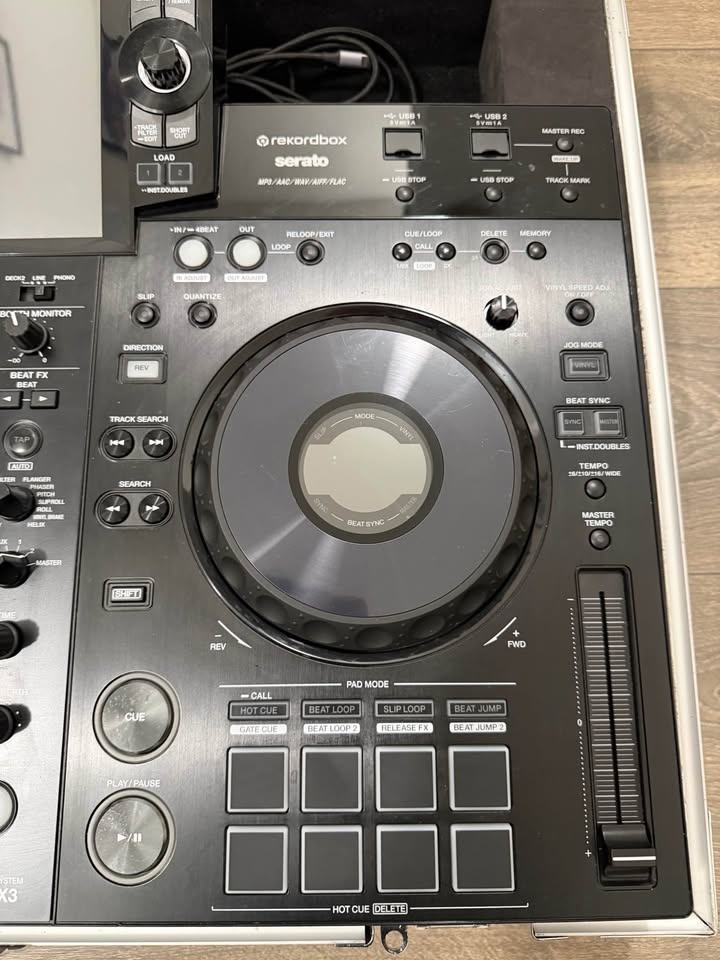 Pioneer XDJ-RX3 DJ Controller with Flight Case & Warranty - photo 2