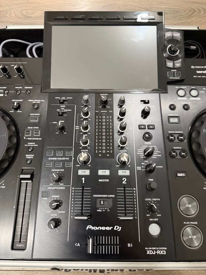 Pioneer XDJ-RX3 DJ Controller with Flight Case & Warranty - photo 3