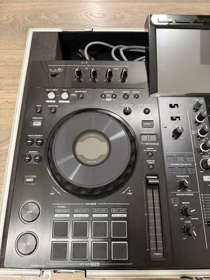 Pioneer XDJ-RX3 DJ Controller with Flight Case & Warranty - photo 4