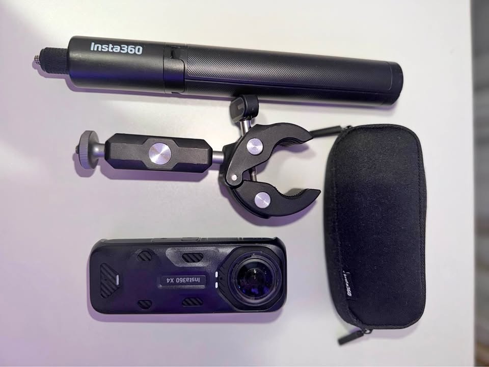 Insta 360 X4 w/ Dive Case, Selfie Stick/Tripod & Mount