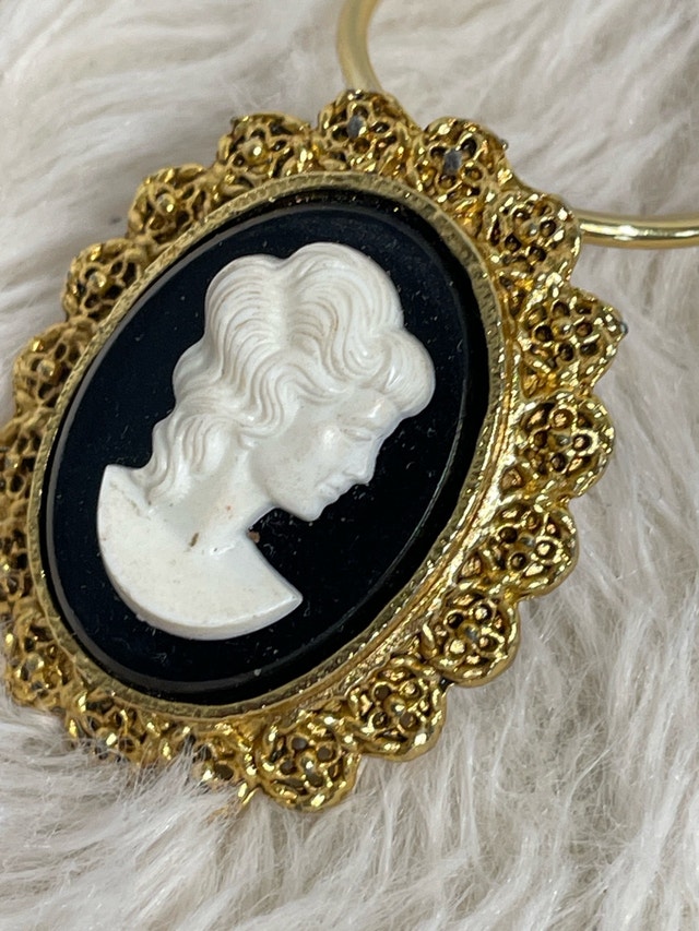Vintage Gold Tone Cameo Collection - photo 2