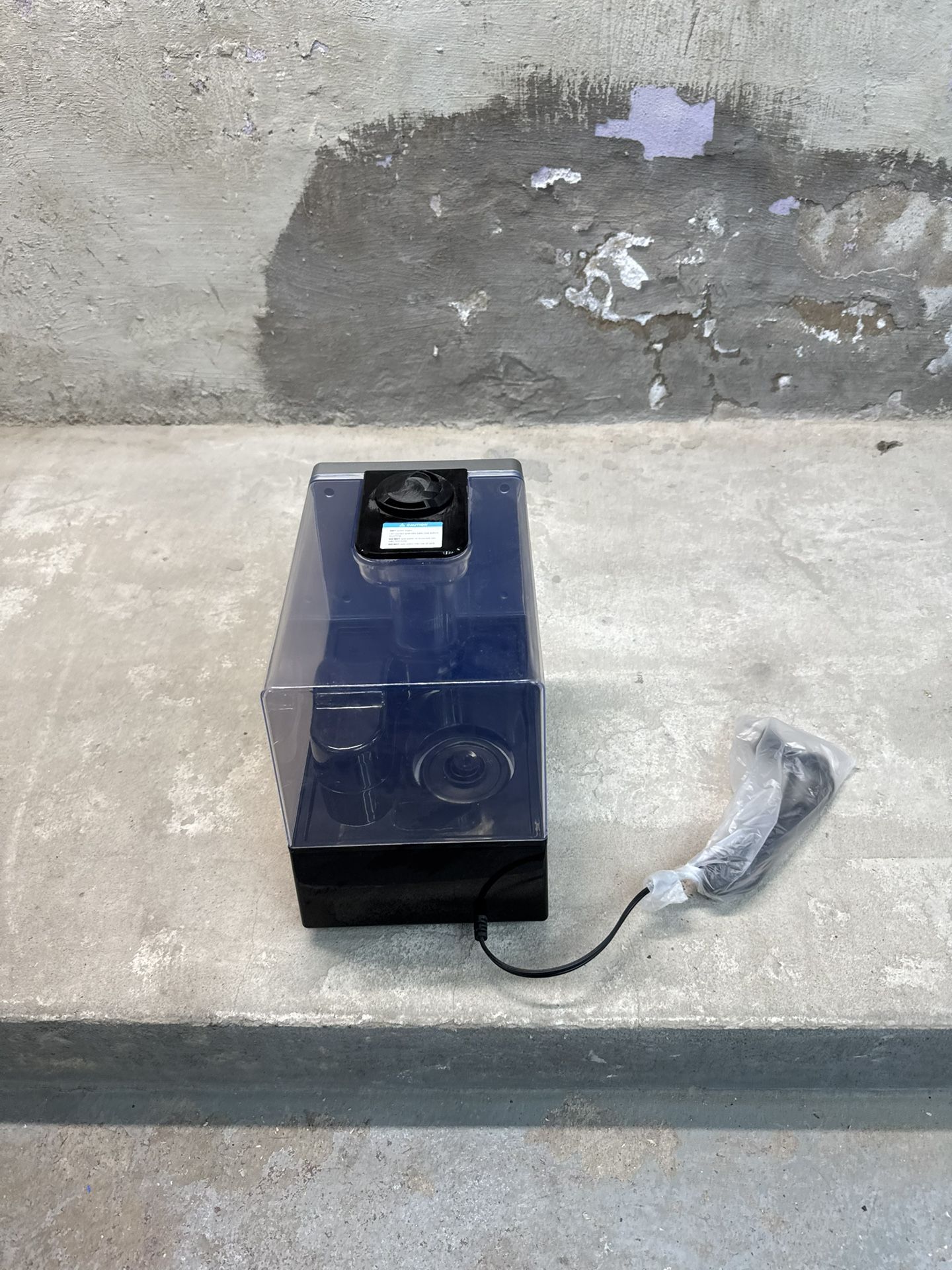 New & Like New Levoit Humidifiers Available - photo 3