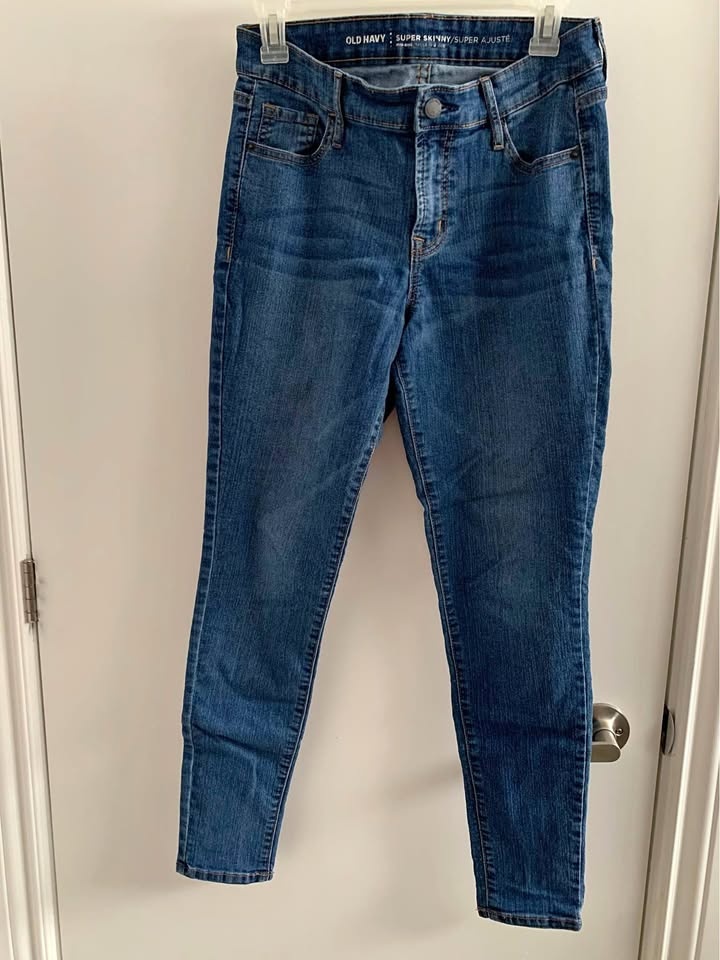 Old Navy Super Skinny Mid-Rise Jeans - Size 6 Reg