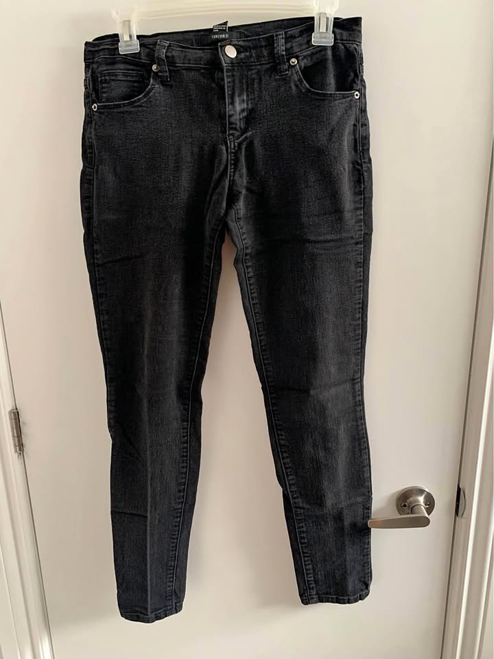 Forever 21 Jeans - Size 28