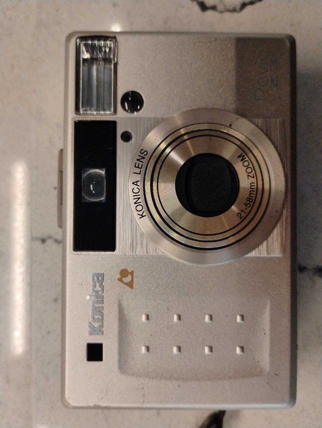 Konica Revio Z3 Camera with Case