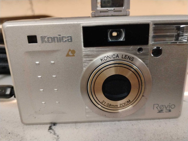 Konica Revio Z3 Camera with Case - photo 4