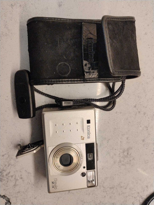 Konica Revio Z3 Camera with Case - photo 5