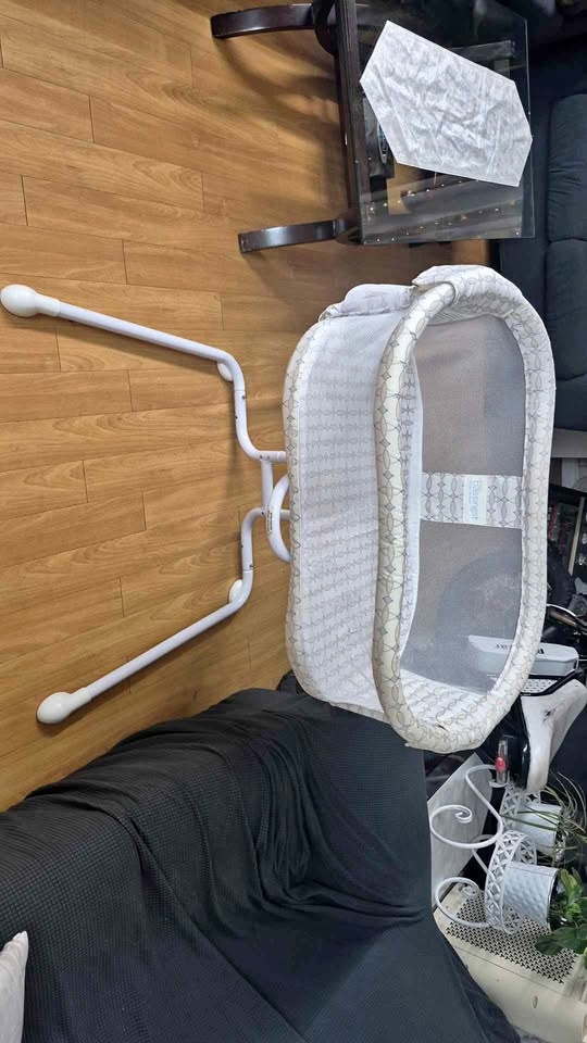 Halo Bassinest Glide Sleeper Baby Bed/Crib
