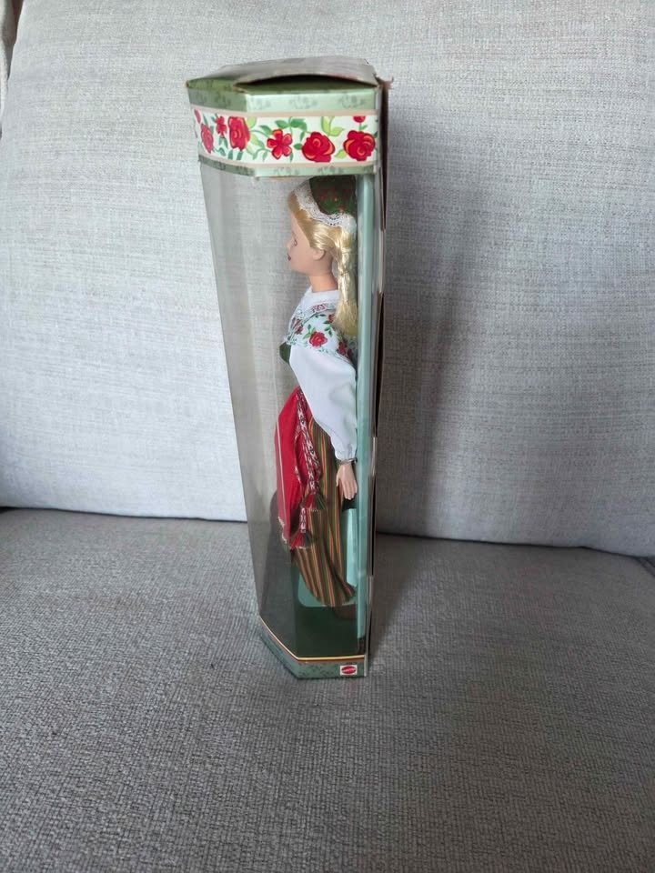 Swedish Barbie Doll - 1999 20th Anniversary - photo 3