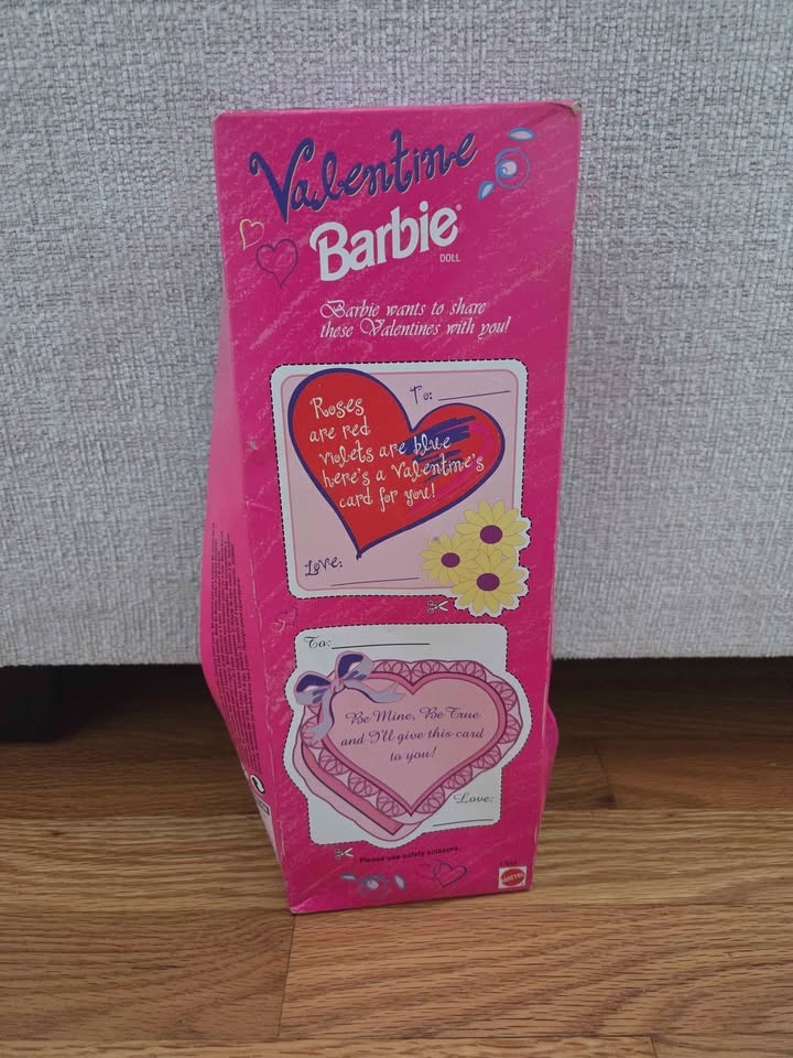 1997 Special Edition Valentines Day Barbie - photo 2