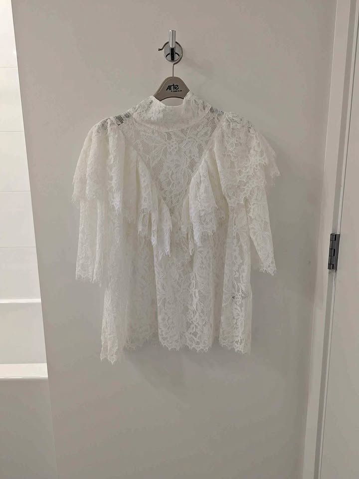 Lace ruffle blouse