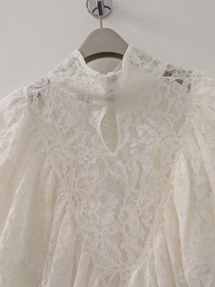 Lace ruffle blouse - photo 2