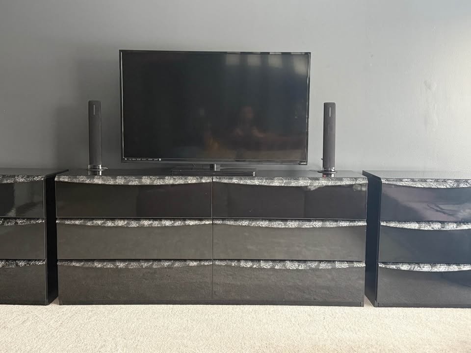 TV Unit & Dresser – Great Condition - photo 3