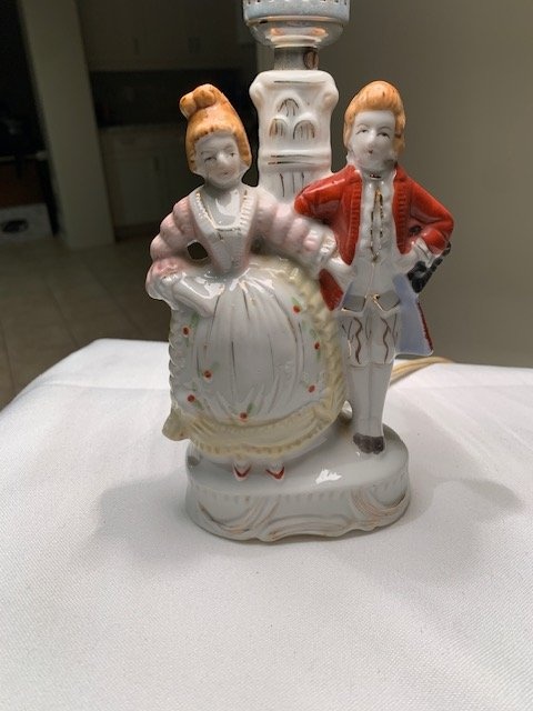 Vintage Victorian Colonial Courting Couple Table Lamp - photo 2