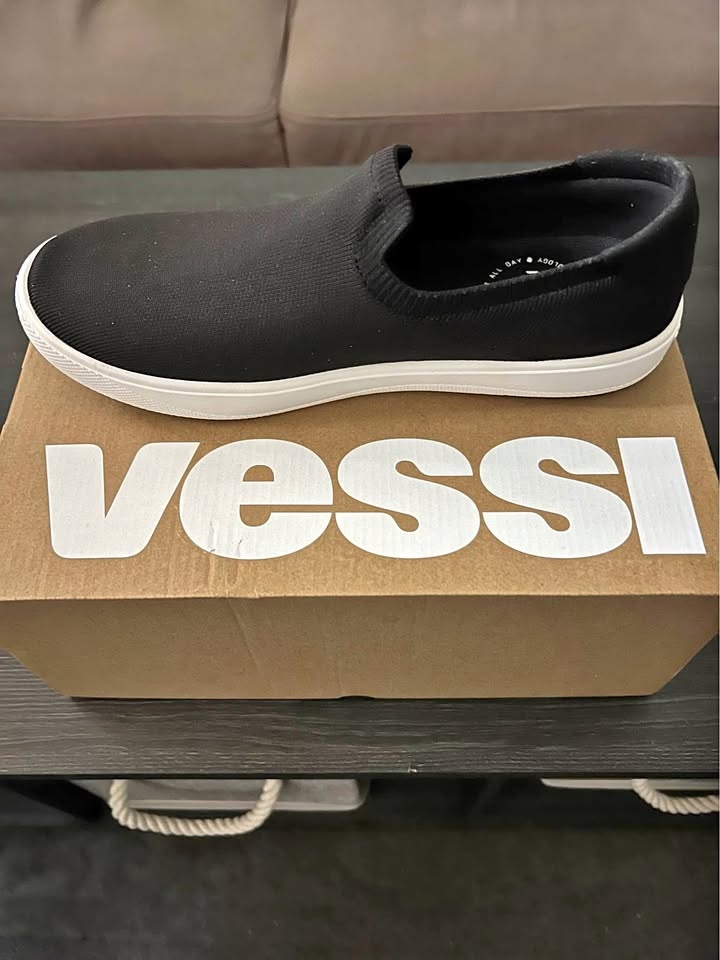 Vessi Boardwalk Slip On Shoes Size 9